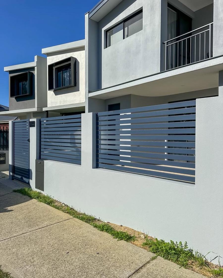 Horizontal aluminium slat panels forming a modern street-front fence